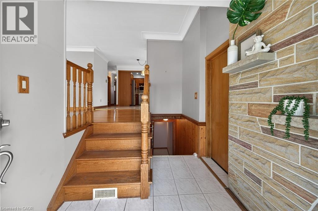 












40 BERMUDA Court

,
Hamilton,




Ontario
L9C2J8

