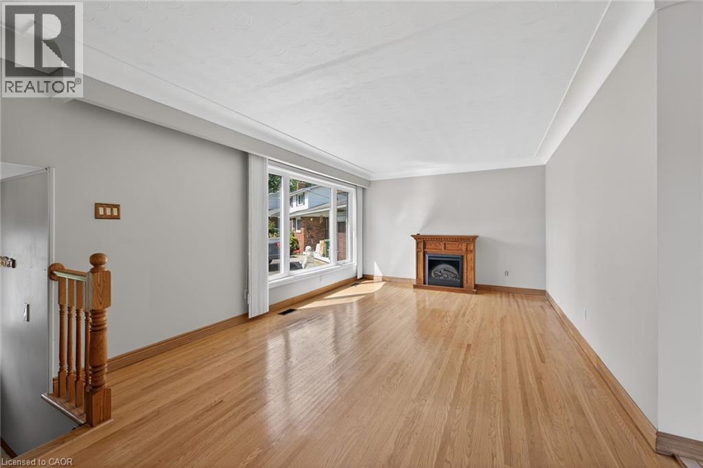 












40 BERMUDA Court

,
Hamilton,




Ontario
L9C2J8

