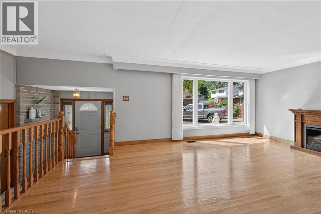 












40 BERMUDA Court

,
Hamilton,




Ontario
L9C2J8

