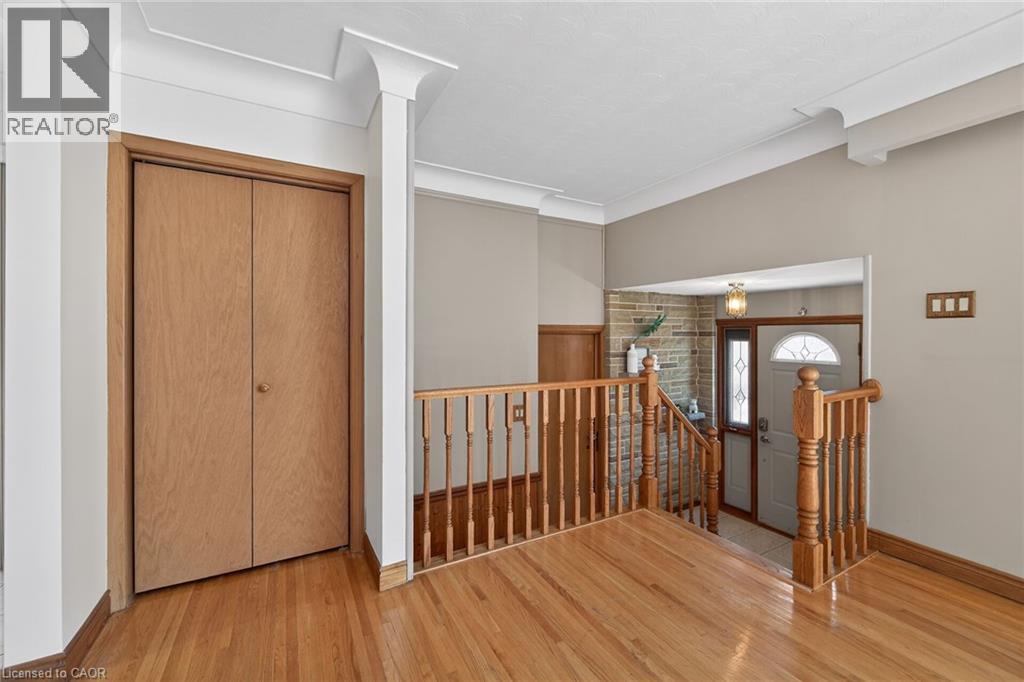 












40 BERMUDA Court

,
Hamilton,




Ontario
L9C2J8

