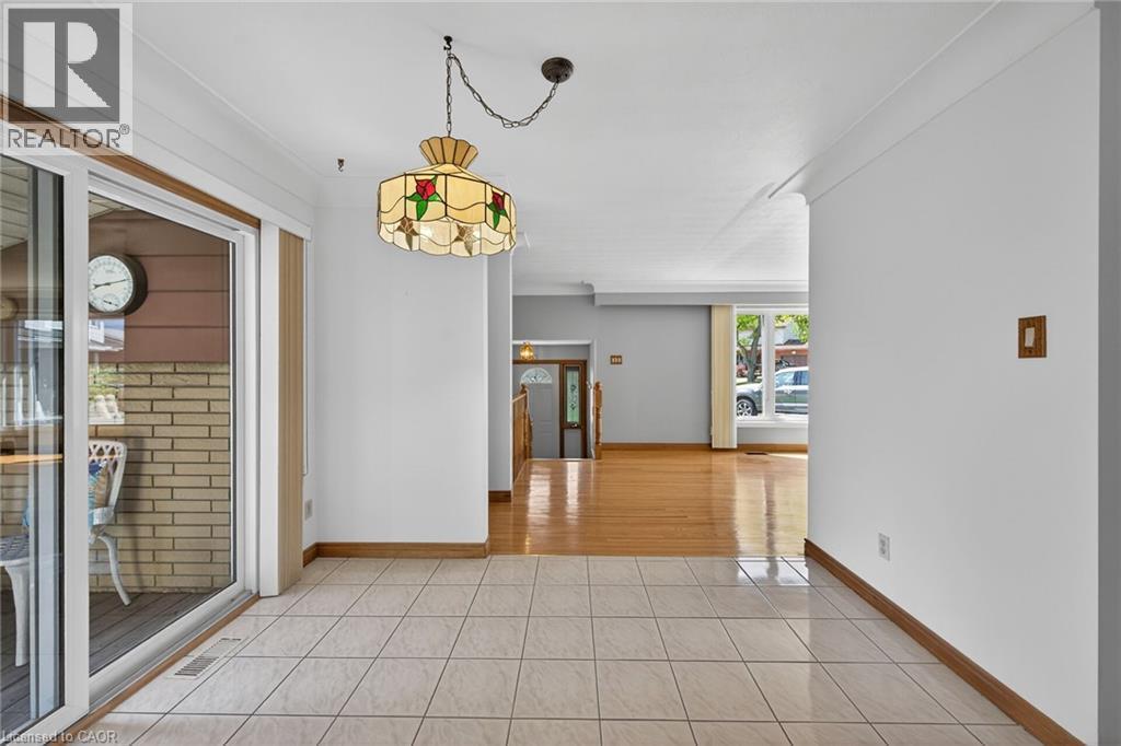 












40 BERMUDA Court

,
Hamilton,




Ontario
L9C2J8

