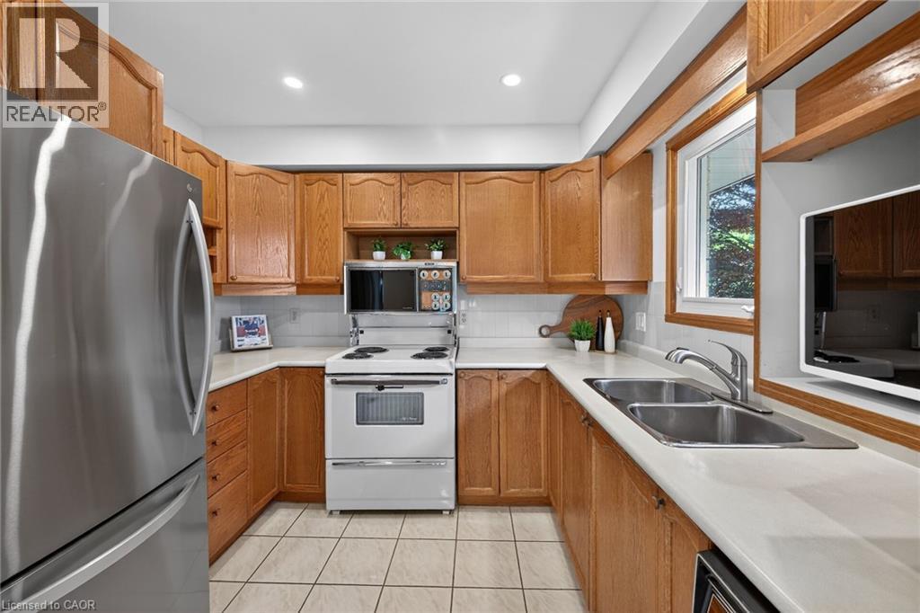 












40 BERMUDA Court

,
Hamilton,




Ontario
L9C2J8

