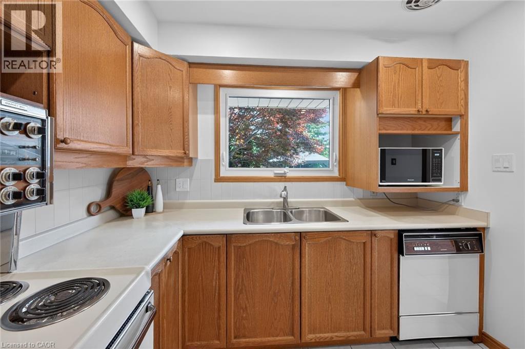 












40 BERMUDA Court

,
Hamilton,




Ontario
L9C2J8

