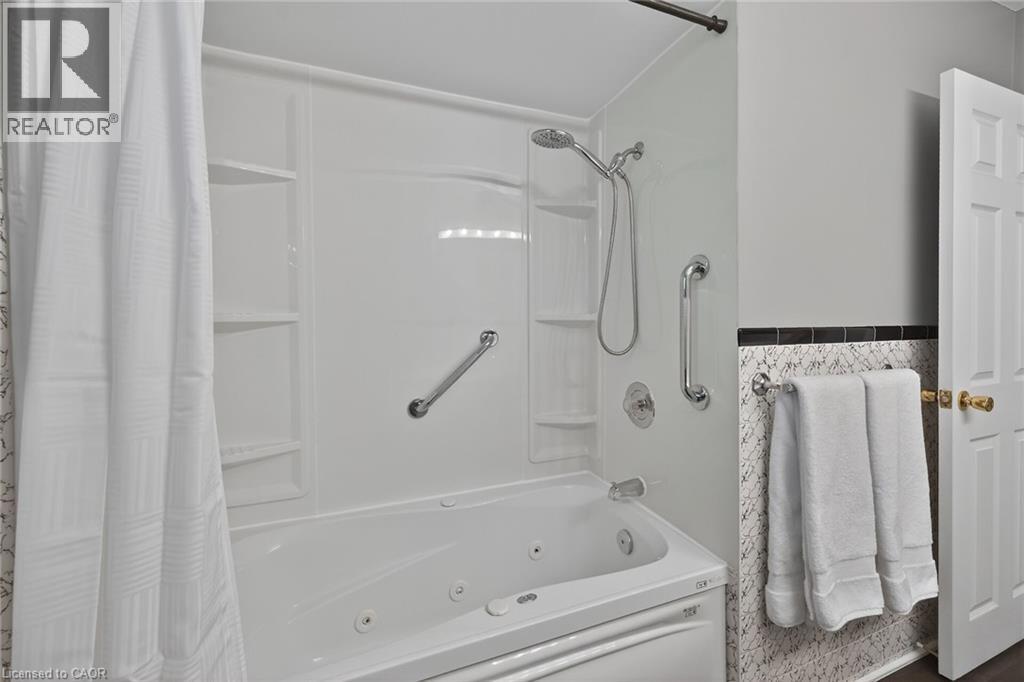 












40 BERMUDA Court

,
Hamilton,




Ontario
L9C2J8

