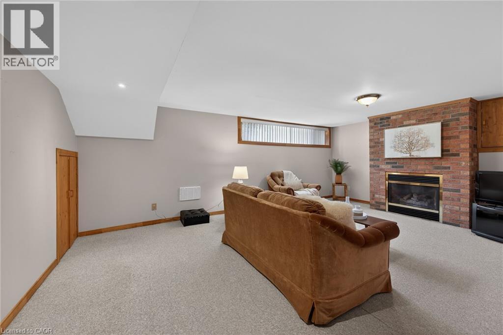 












40 BERMUDA Court

,
Hamilton,




Ontario
L9C2J8

