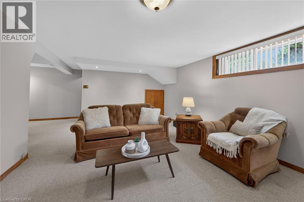 












40 BERMUDA Court

,
Hamilton,




Ontario
L9C2J8

