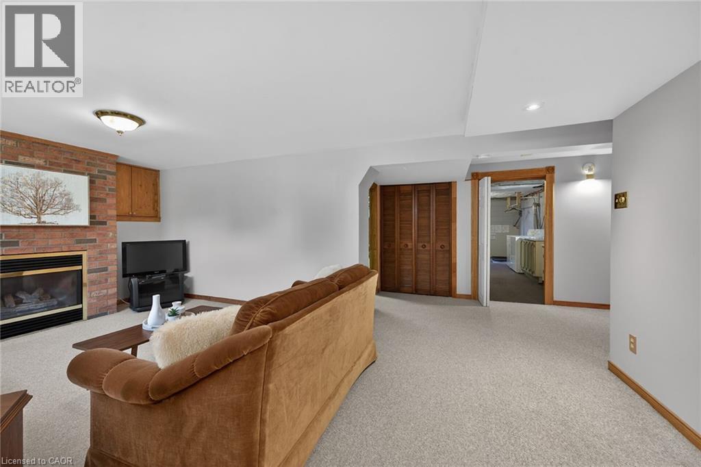 












40 BERMUDA Court

,
Hamilton,




Ontario
L9C2J8

