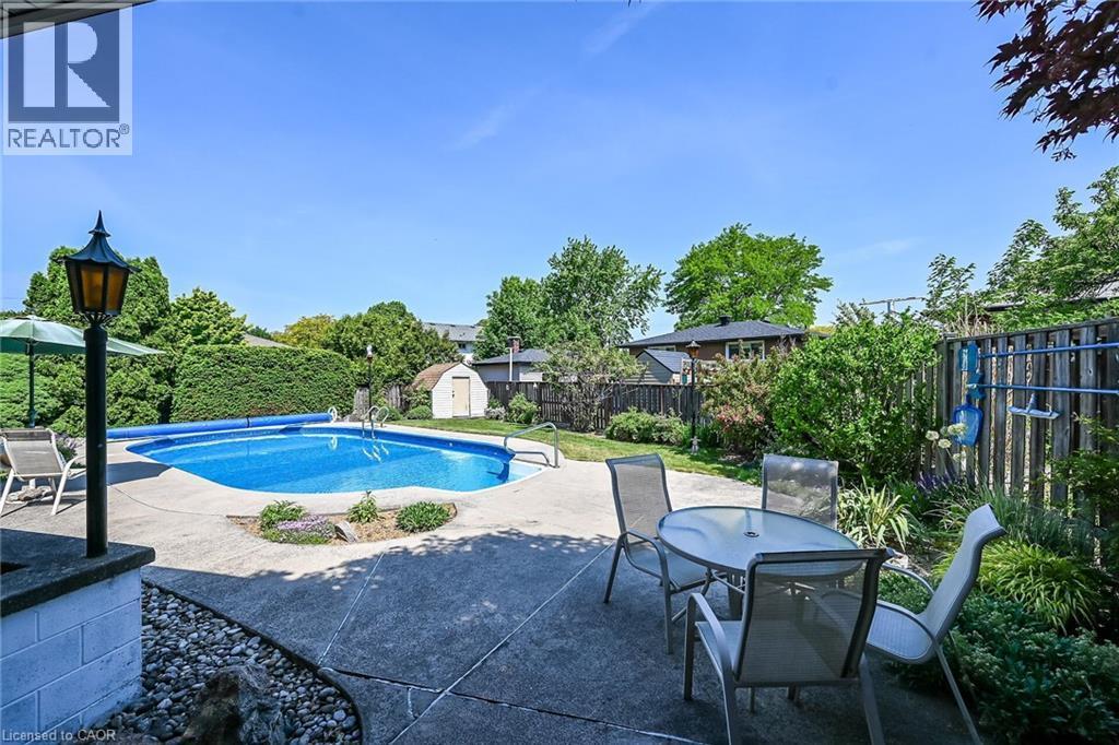 












40 BERMUDA Court

,
Hamilton,




Ontario
L9C2J8

