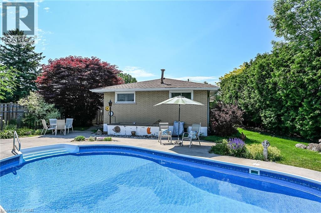 












40 BERMUDA Court

,
Hamilton,




Ontario
L9C2J8

