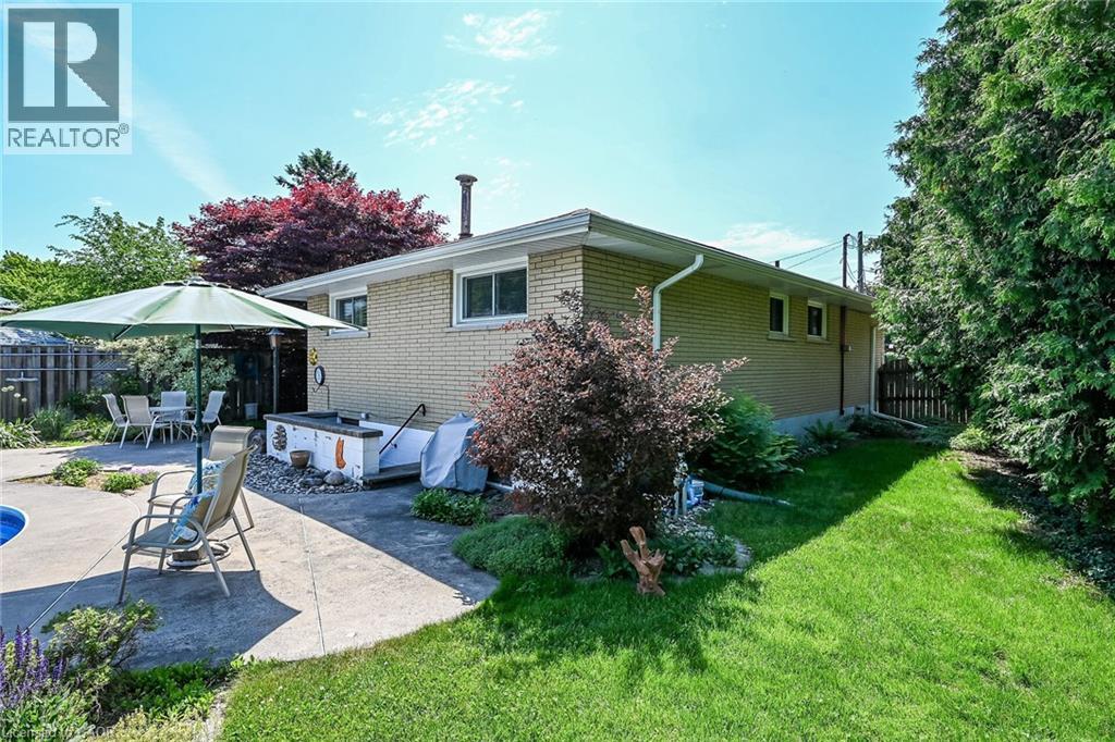 












40 BERMUDA Court

,
Hamilton,




Ontario
L9C2J8


