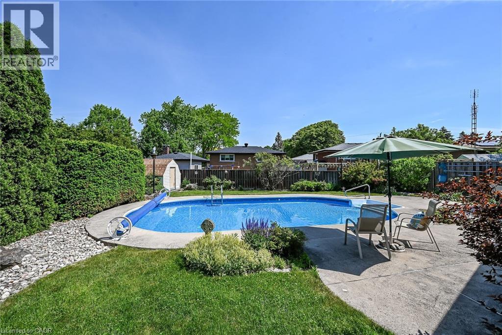 












40 BERMUDA Court

,
Hamilton,




Ontario
L9C2J8

