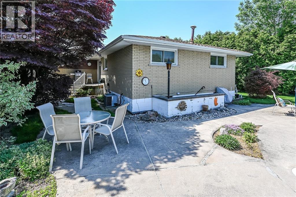 












40 BERMUDA Court

,
Hamilton,




Ontario
L9C2J8

