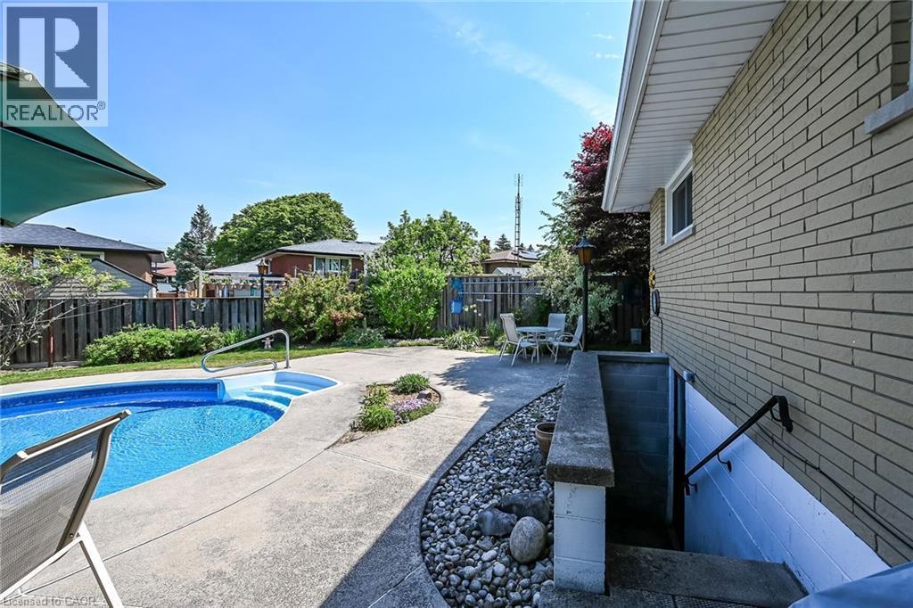












40 BERMUDA Court

,
Hamilton,




Ontario
L9C2J8

