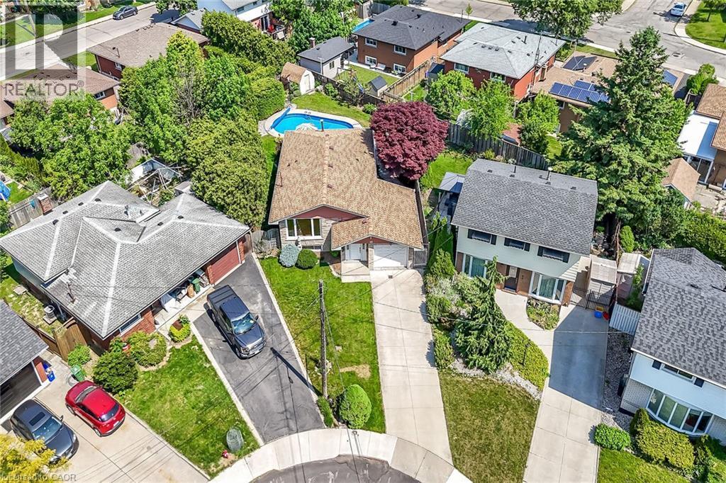 












40 BERMUDA Court

,
Hamilton,




Ontario
L9C2J8

