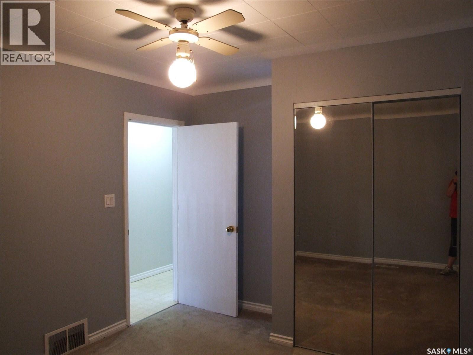 












325 3rd AVENUE E

,
Leader,




Saskatchewan
S0N1H0

