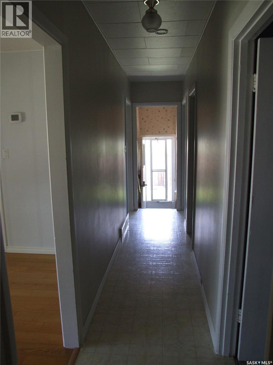 












325 3rd AVENUE E

,
Leader,




Saskatchewan
S0N1H0

