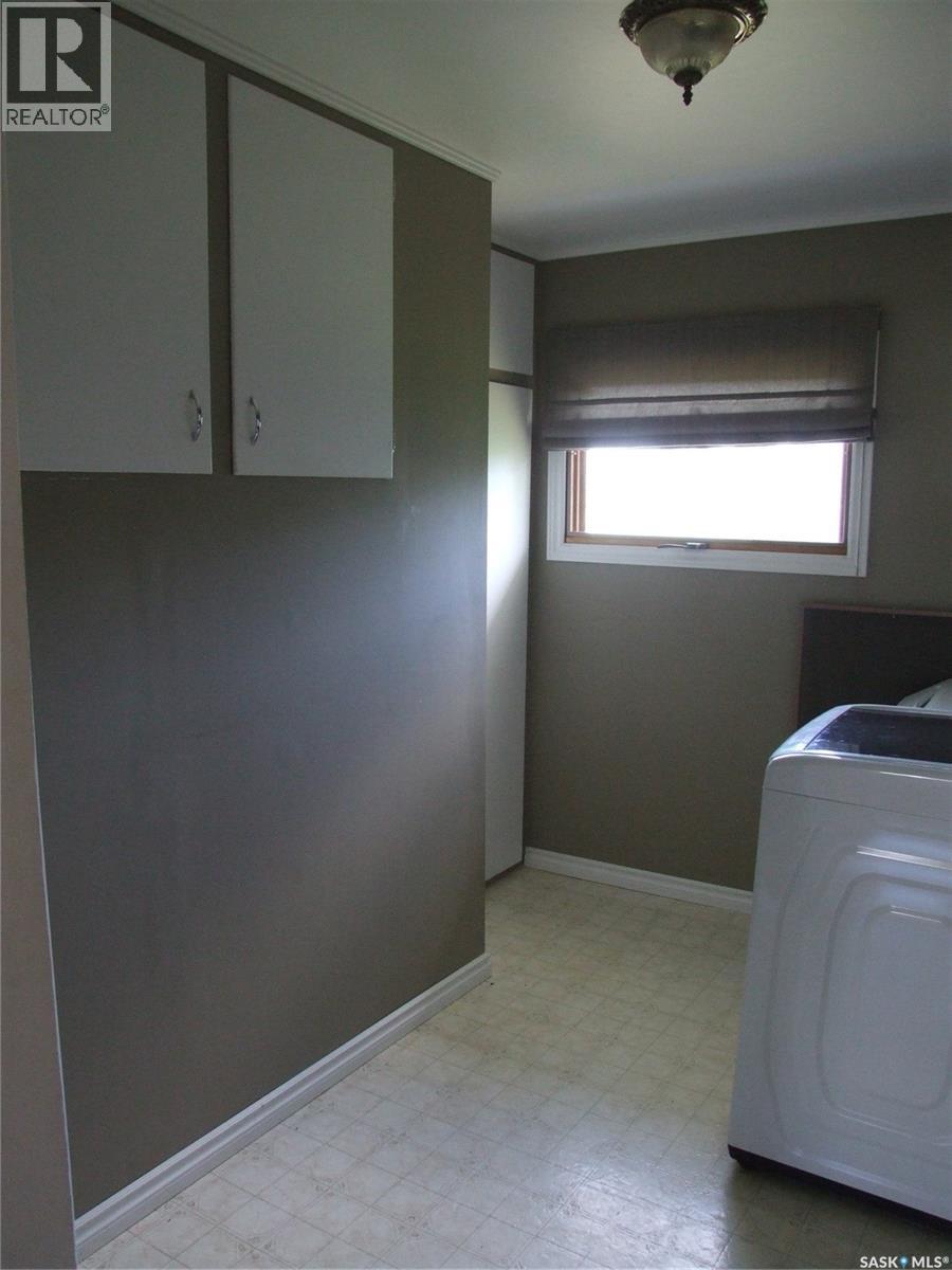 












325 3rd AVENUE E

,
Leader,




Saskatchewan
S0N1H0

