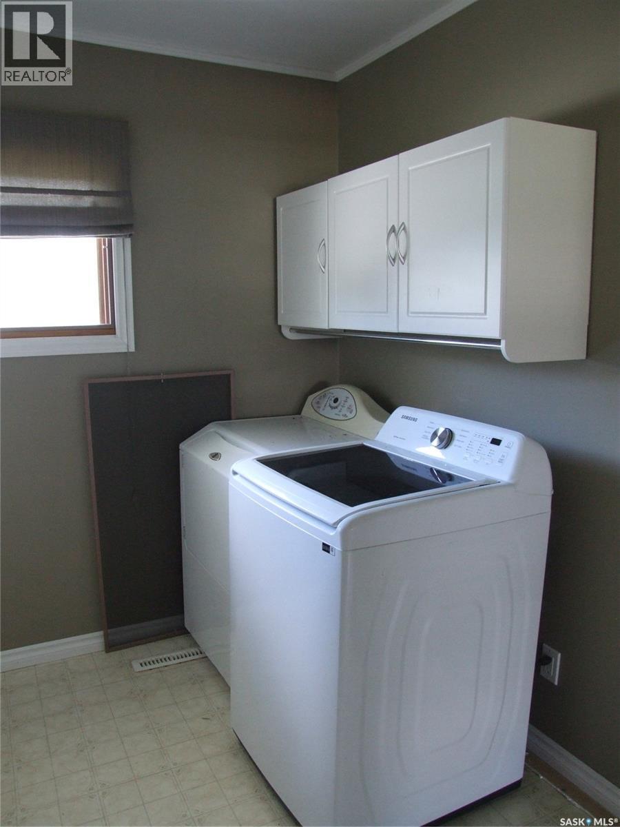 












325 3rd AVENUE E

,
Leader,




Saskatchewan
S0N1H0

