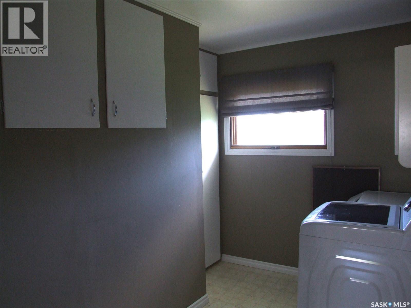 












325 3rd AVENUE E

,
Leader,




Saskatchewan
S0N1H0

