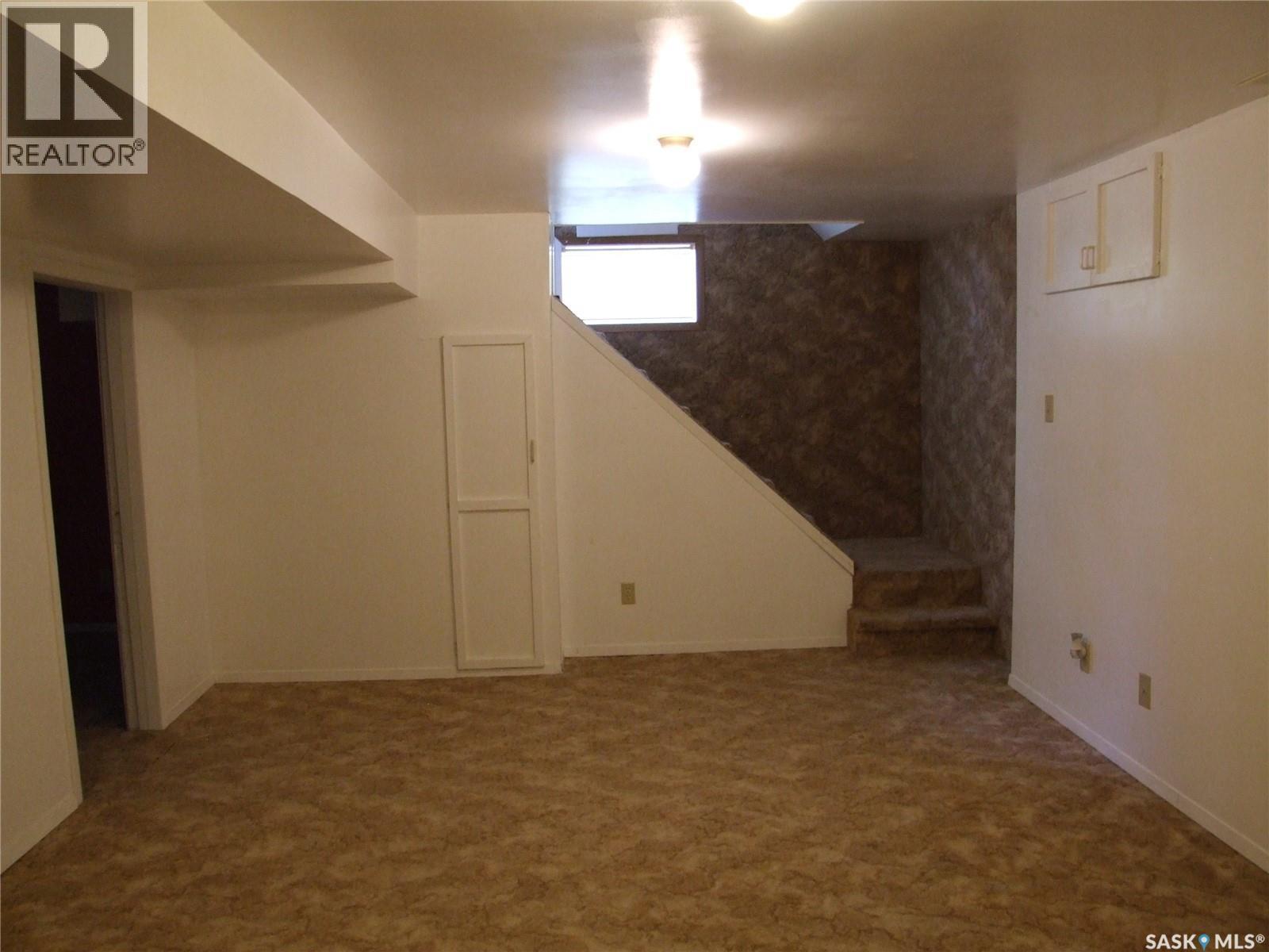 












325 3rd AVENUE E

,
Leader,




Saskatchewan
S0N1H0

