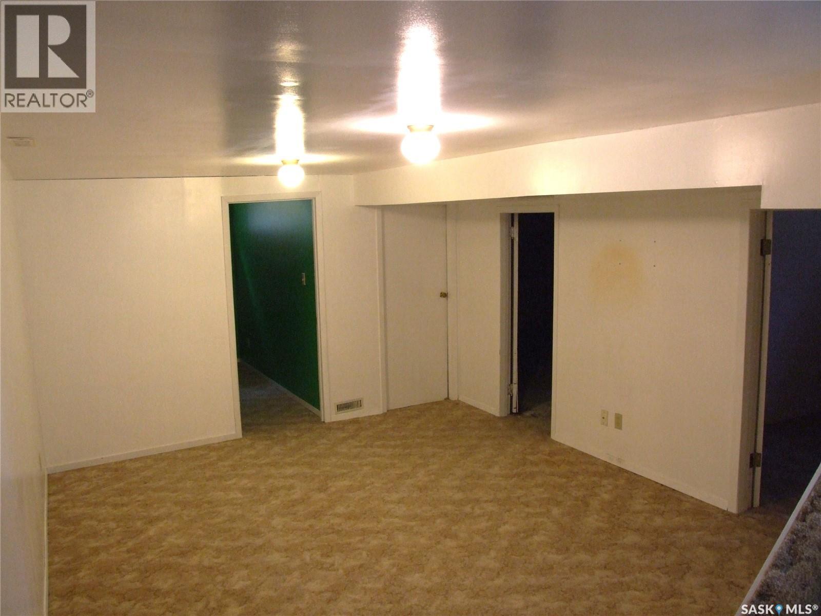 












325 3rd AVENUE E

,
Leader,




Saskatchewan
S0N1H0

