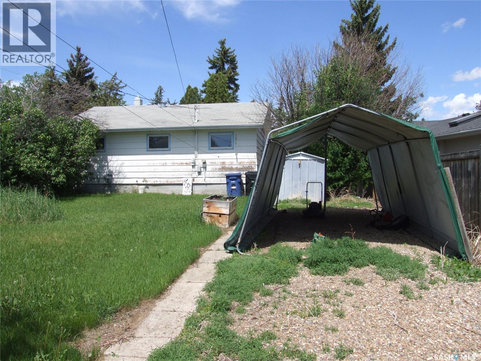












325 3rd AVENUE E

,
Leader,




Saskatchewan
S0N1H0

