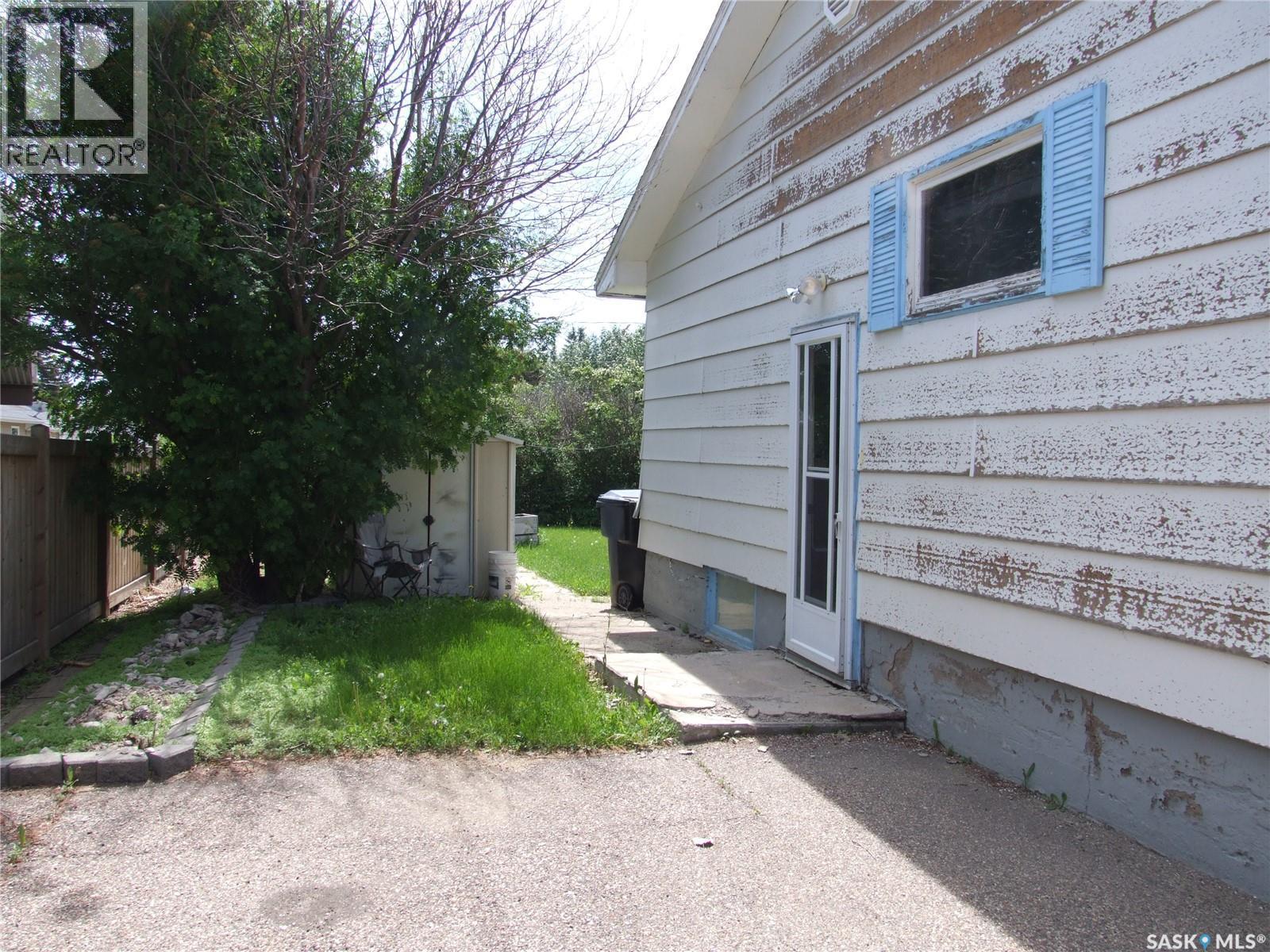 












325 3rd AVENUE E

,
Leader,




Saskatchewan
S0N1H0

