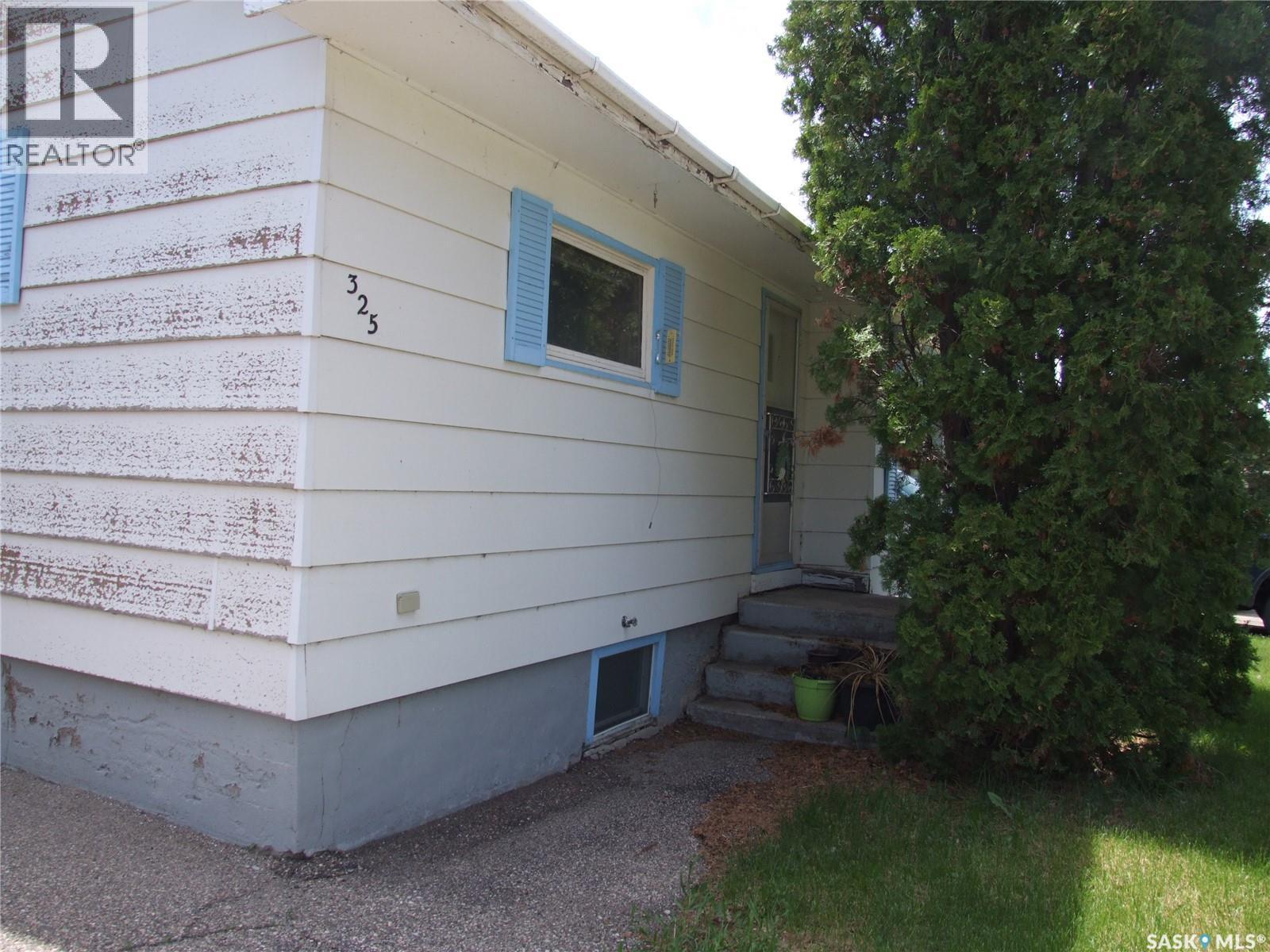 












325 3rd AVENUE E

,
Leader,




Saskatchewan
S0N1H0

