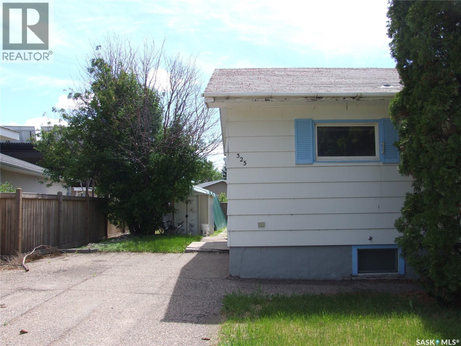 












325 3rd AVENUE E

,
Leader,




Saskatchewan
S0N1H0

