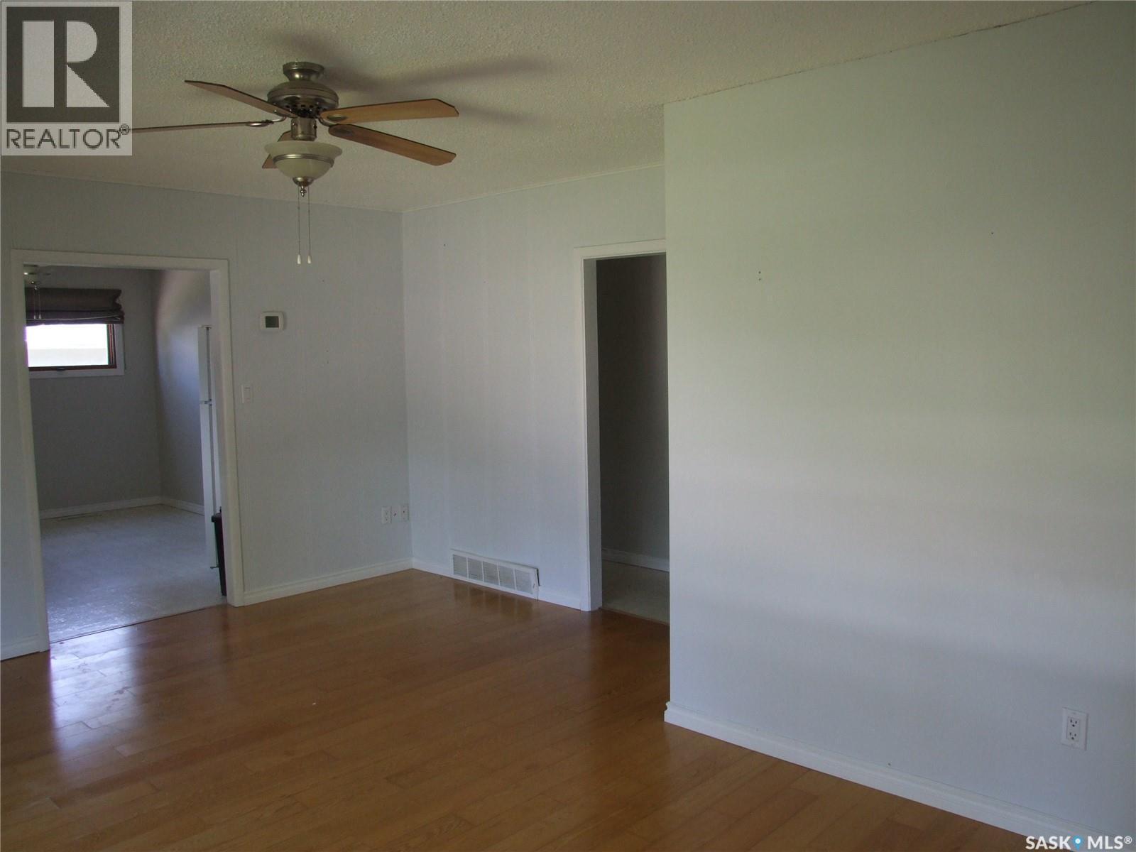 












325 3rd AVENUE E

,
Leader,




Saskatchewan
S0N1H0

