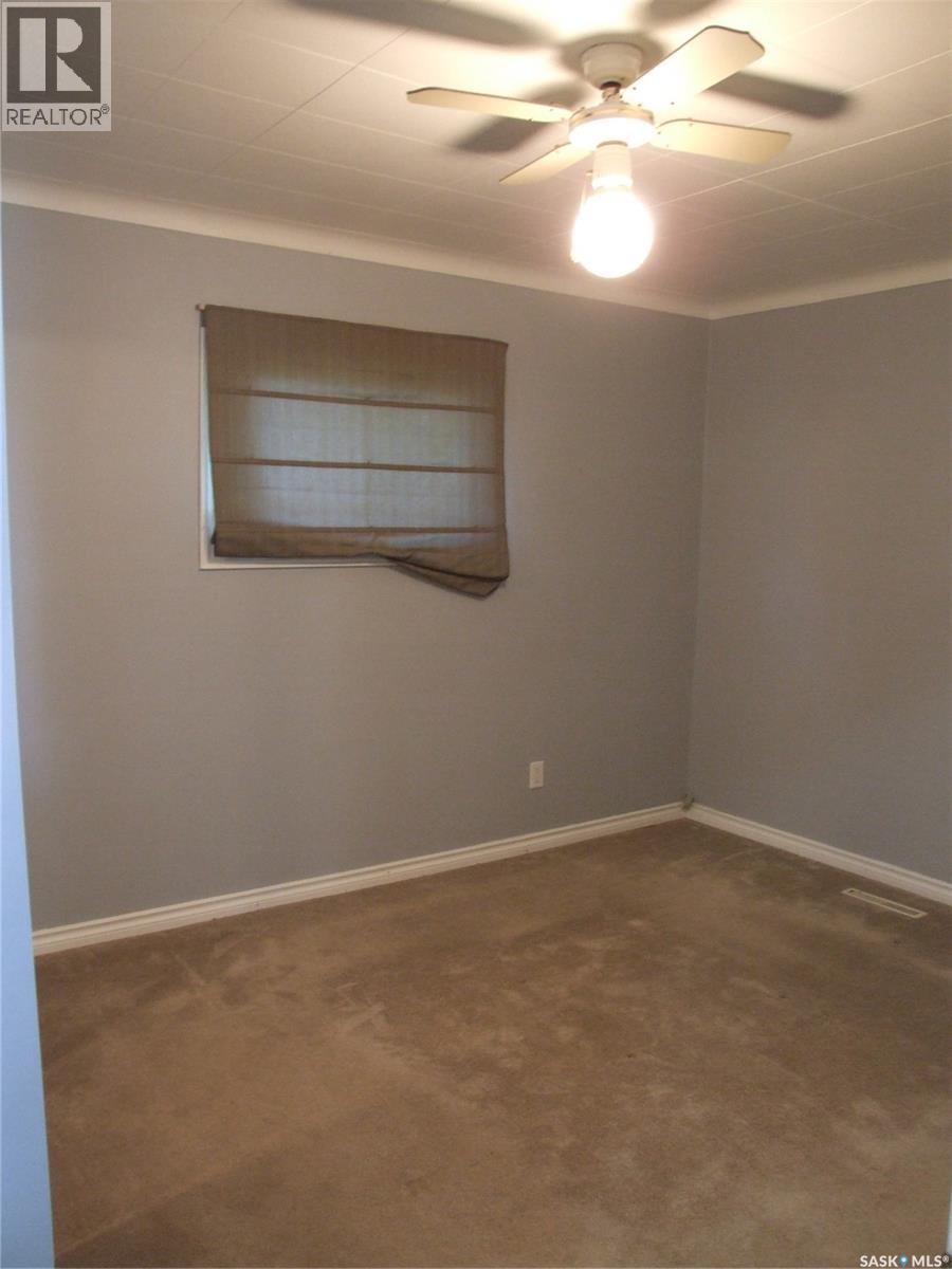 












325 3rd AVENUE E

,
Leader,




Saskatchewan
S0N1H0


