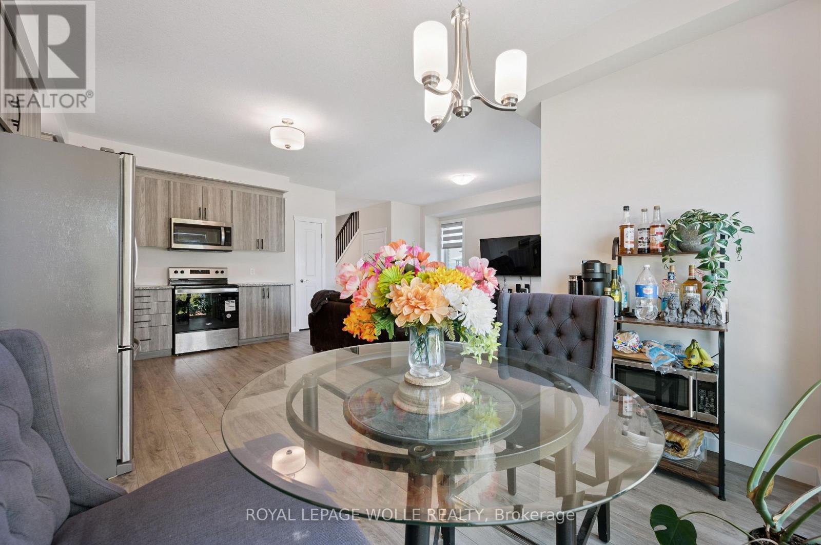 












40 MOON CRESCENT

,
Cambridge,




Ontario
N1S0C4

