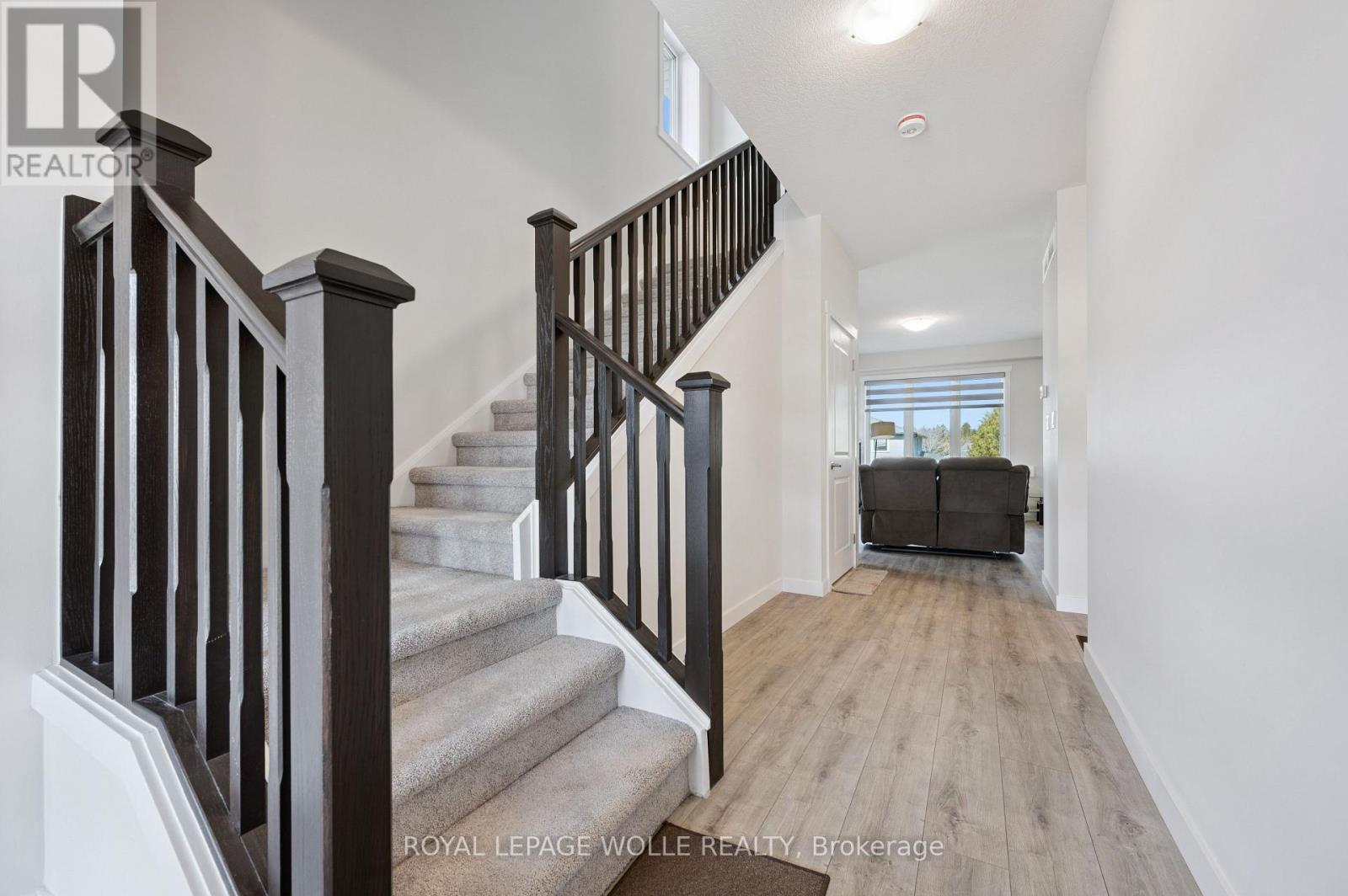 












40 MOON CRESCENT

,
Cambridge,




Ontario
N1S0C4

