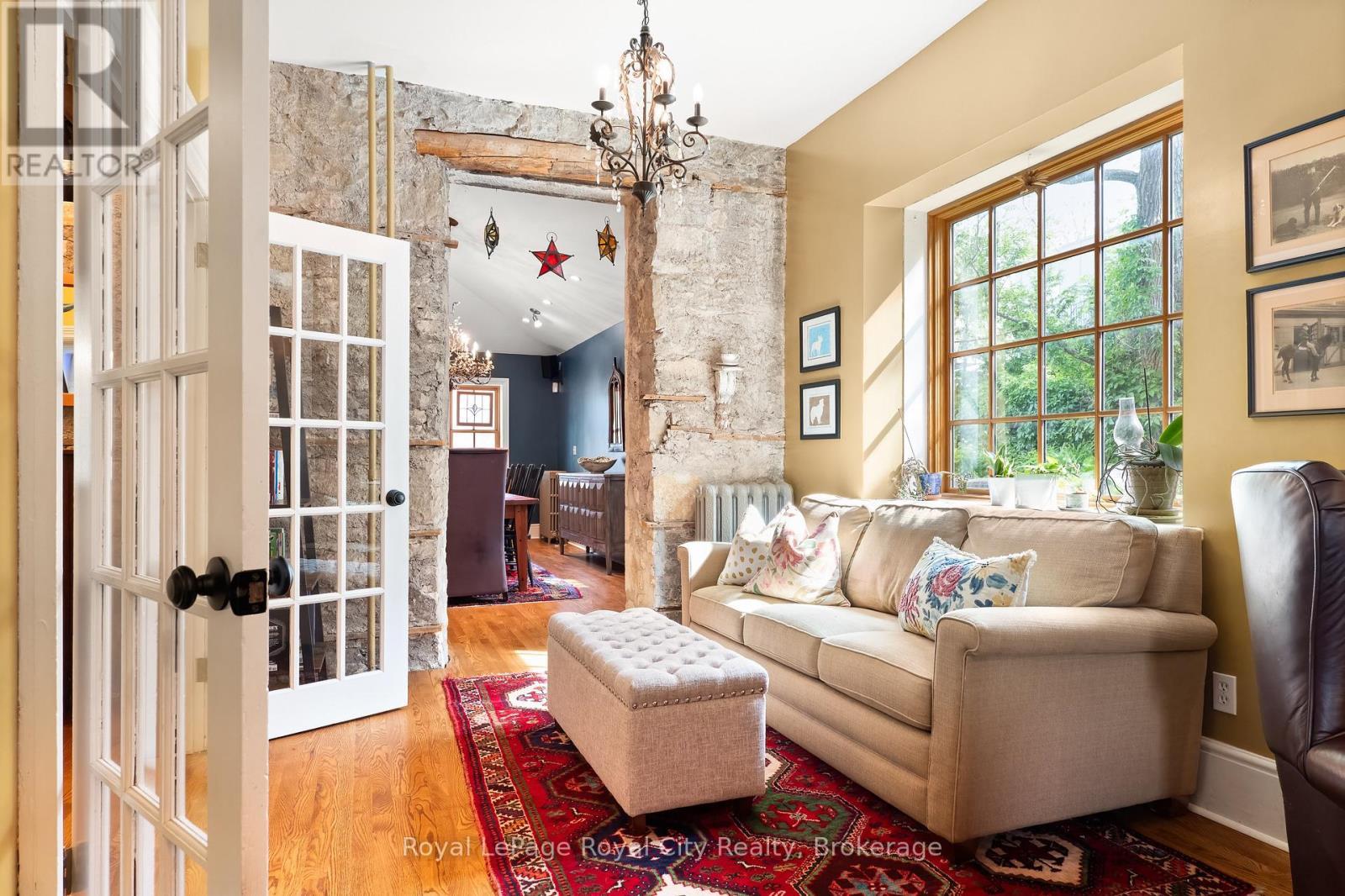 












19 LONDON ROAD E

,
Guelph (Exhibition Park),




Ontario
N1H2B2

