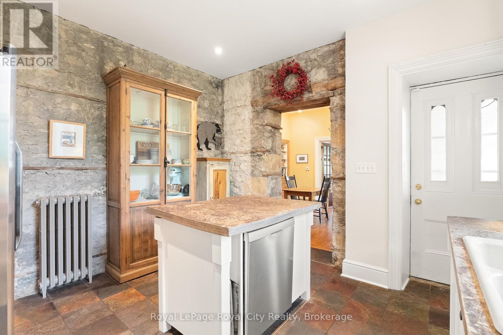 












19 LONDON ROAD E

,
Guelph (Exhibition Park),




Ontario
N1H2B2


