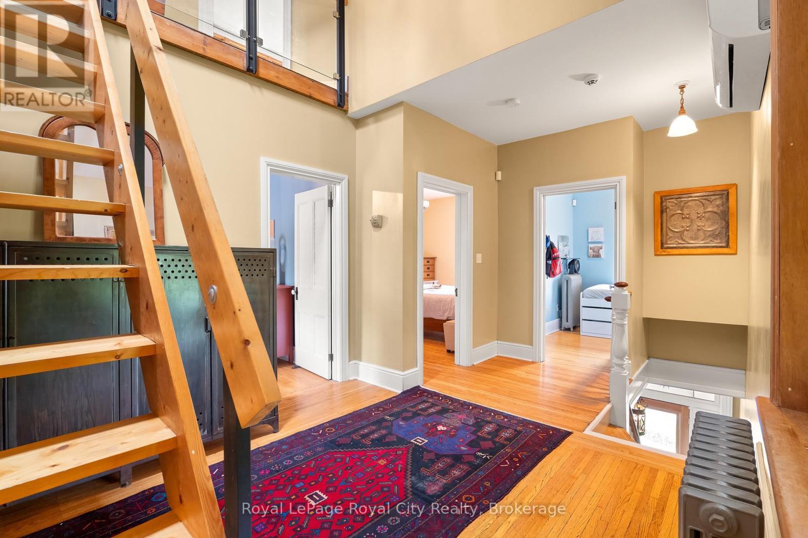 












19 LONDON ROAD E

,
Guelph (Exhibition Park),




Ontario
N1H2B2

