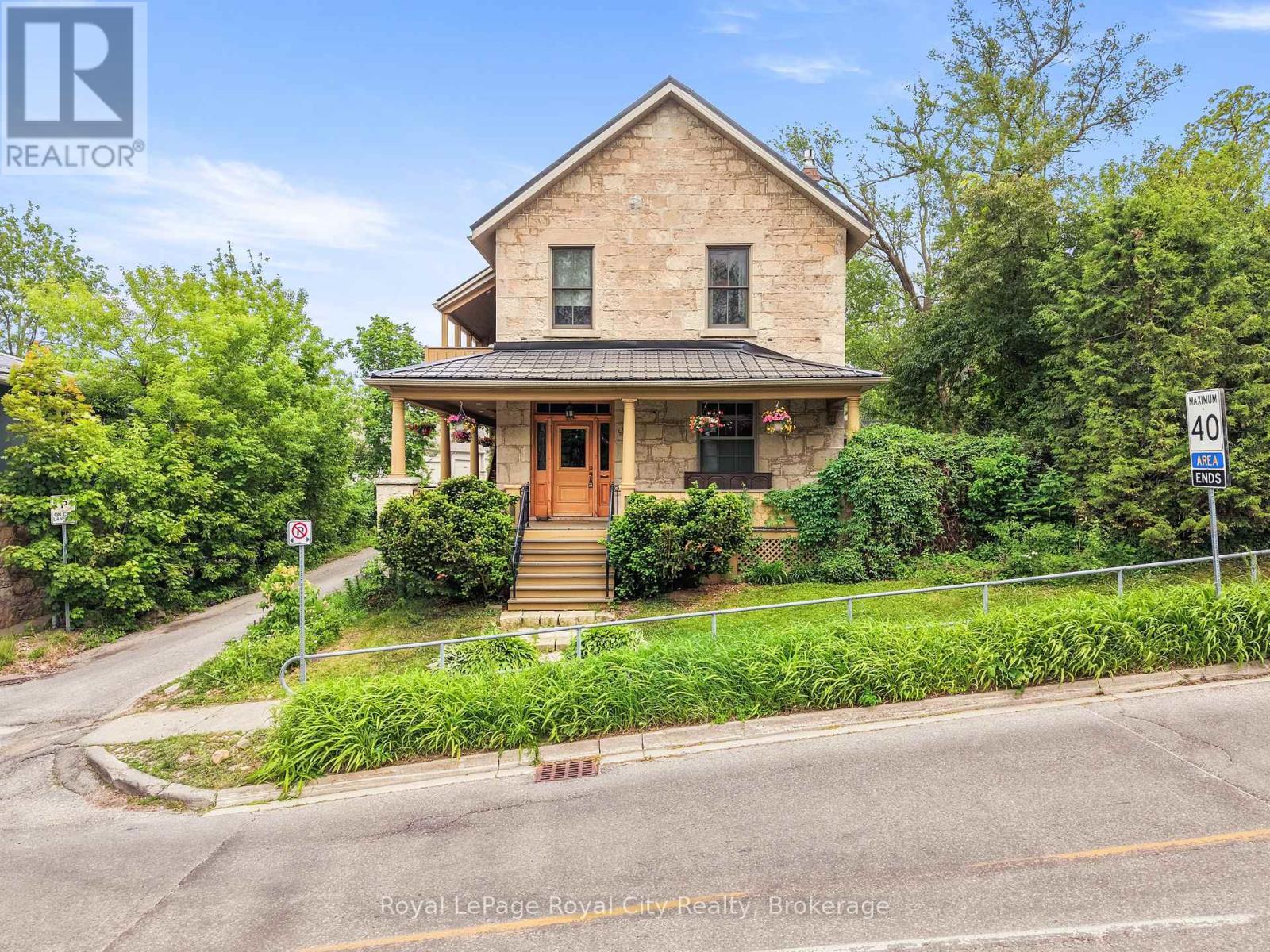 












19 LONDON ROAD E

,
Guelph (Exhibition Park),




Ontario
N1H2B2

