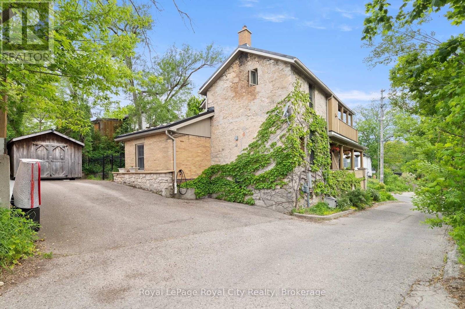 












19 LONDON ROAD E

,
Guelph (Exhibition Park),




Ontario
N1H2B2

