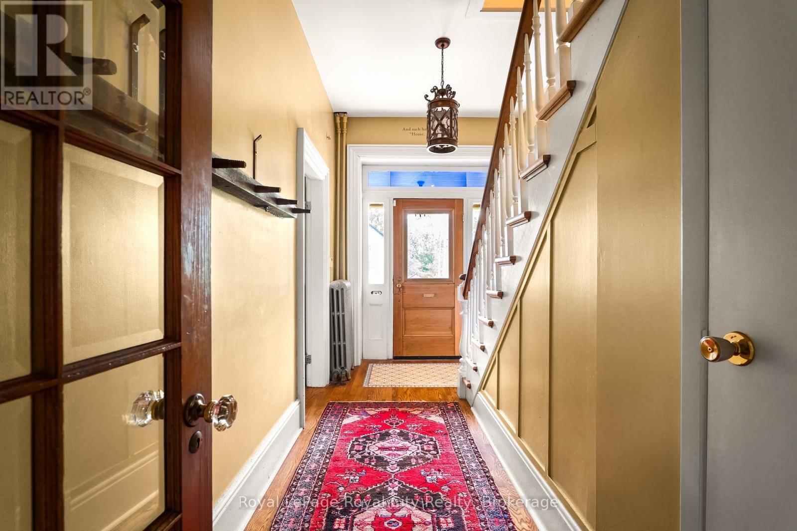 












19 LONDON ROAD E

,
Guelph (Exhibition Park),




Ontario
N1H2B2

