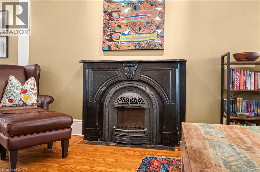 












19 LONDON Road E

,
Guelph,




Ontario
N1H2B2

