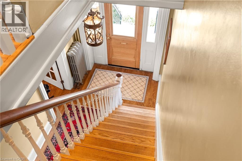 












19 LONDON Road E

,
Guelph,




Ontario
N1H2B2

