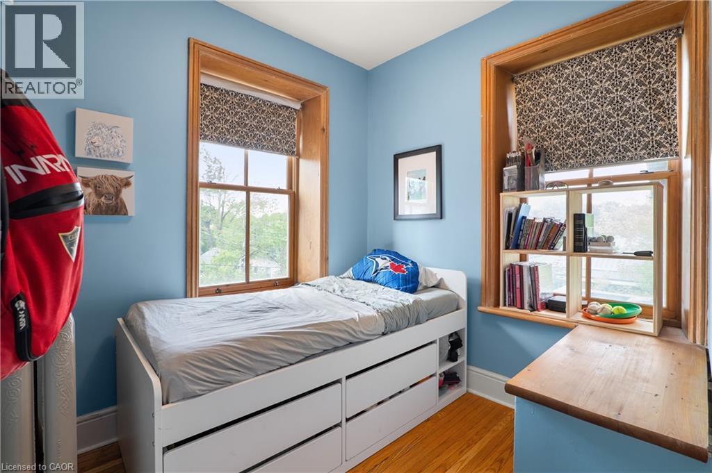 












19 LONDON Road E

,
Guelph,




Ontario
N1H2B2

