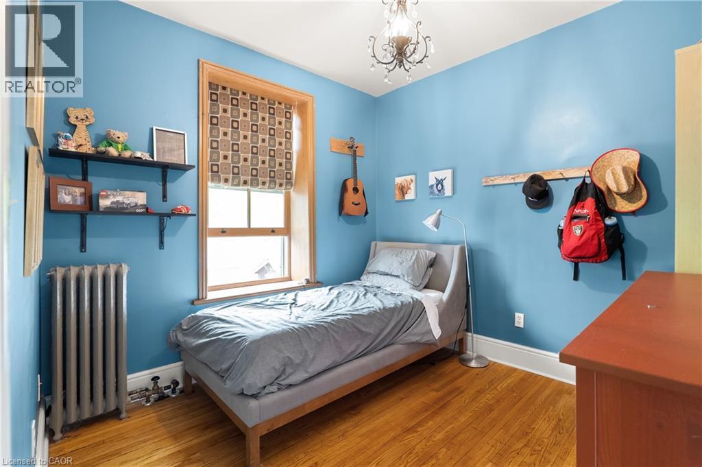 












19 LONDON Road E

,
Guelph,




Ontario
N1H2B2

