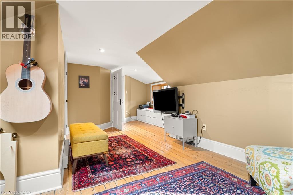 












19 LONDON Road E

,
Guelph,




Ontario
N1H2B2

