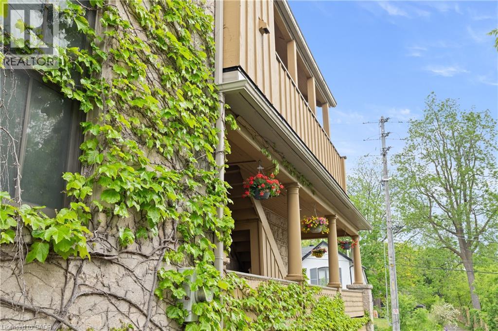 












19 LONDON Road E

,
Guelph,




Ontario
N1H2B2


