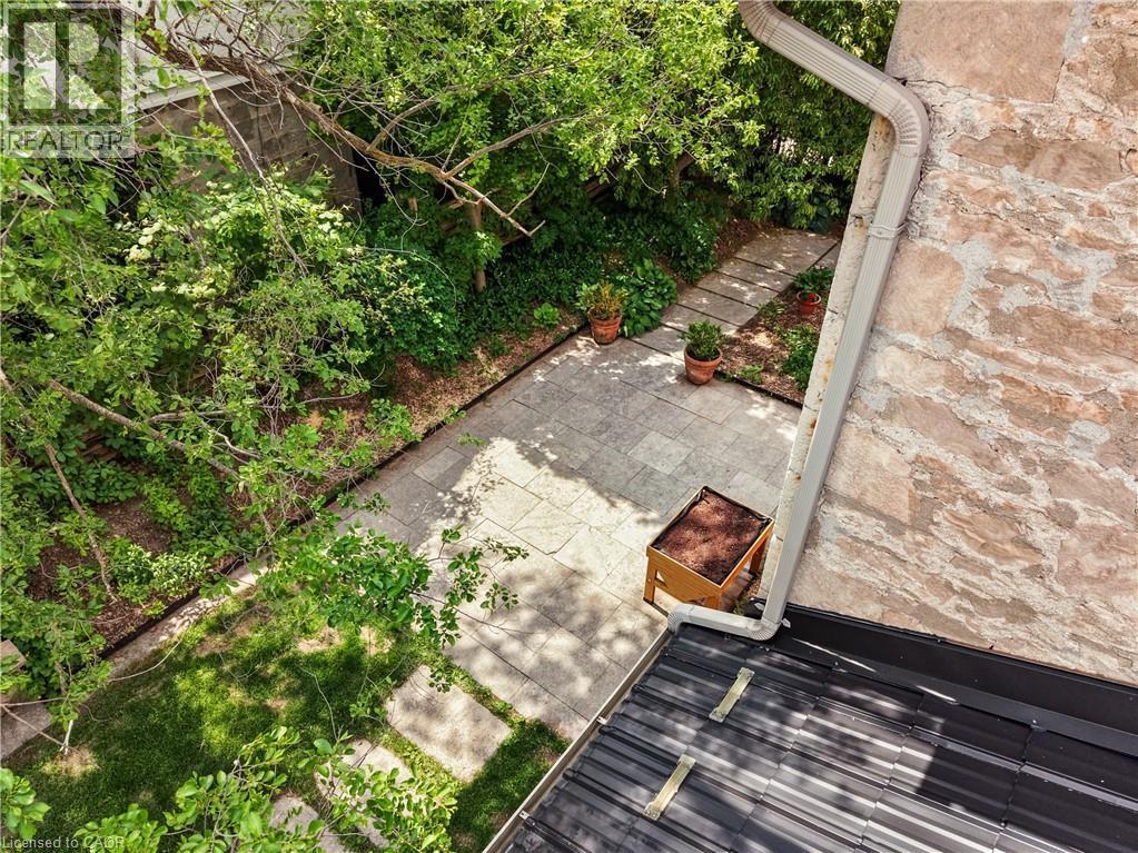 












19 LONDON Road E

,
Guelph,




Ontario
N1H2B2

