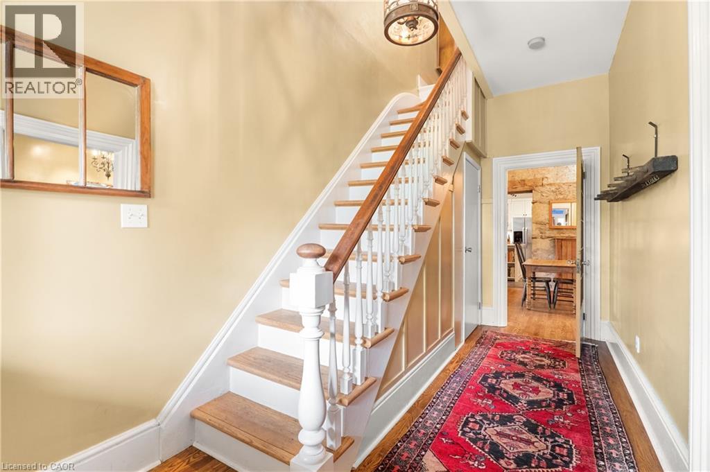 












19 LONDON Road E

,
Guelph,




Ontario
N1H2B2

