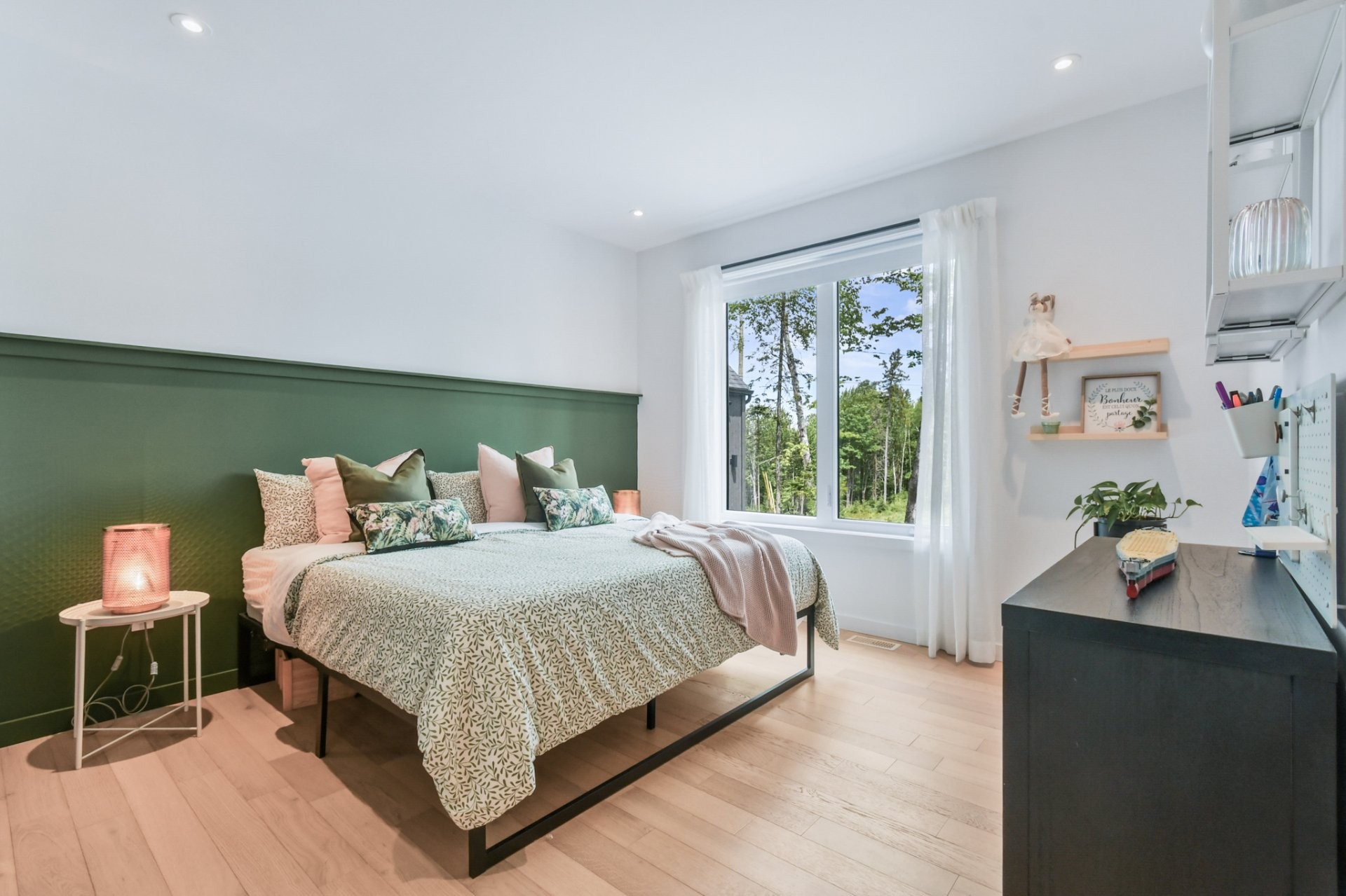 









7015


Ch. Marcil

,
Saint-Sauveur,




QC
J0R1R1


