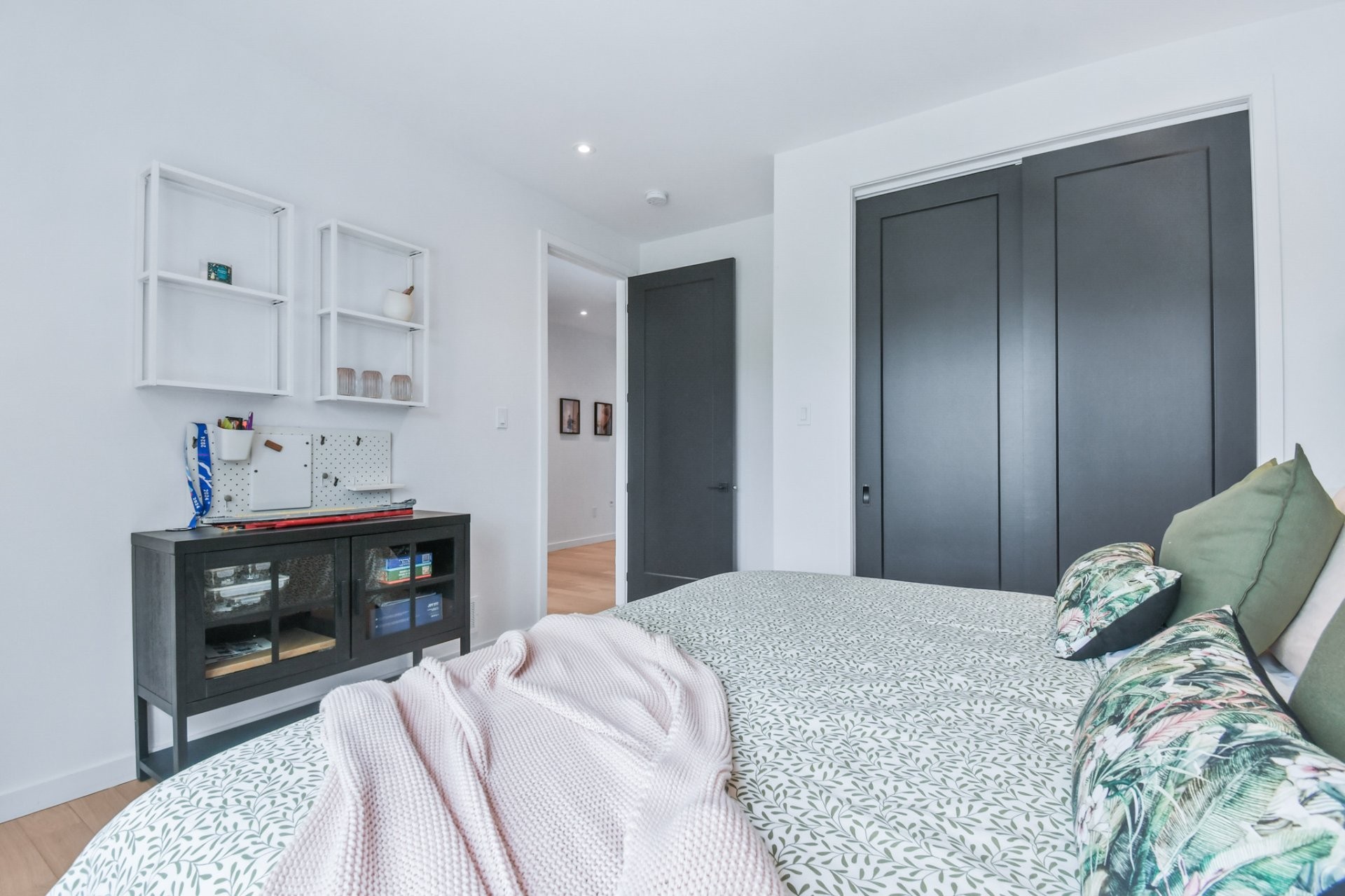 









7015


Ch. Marcil

,
Saint-Sauveur,




QC
J0R1R1

