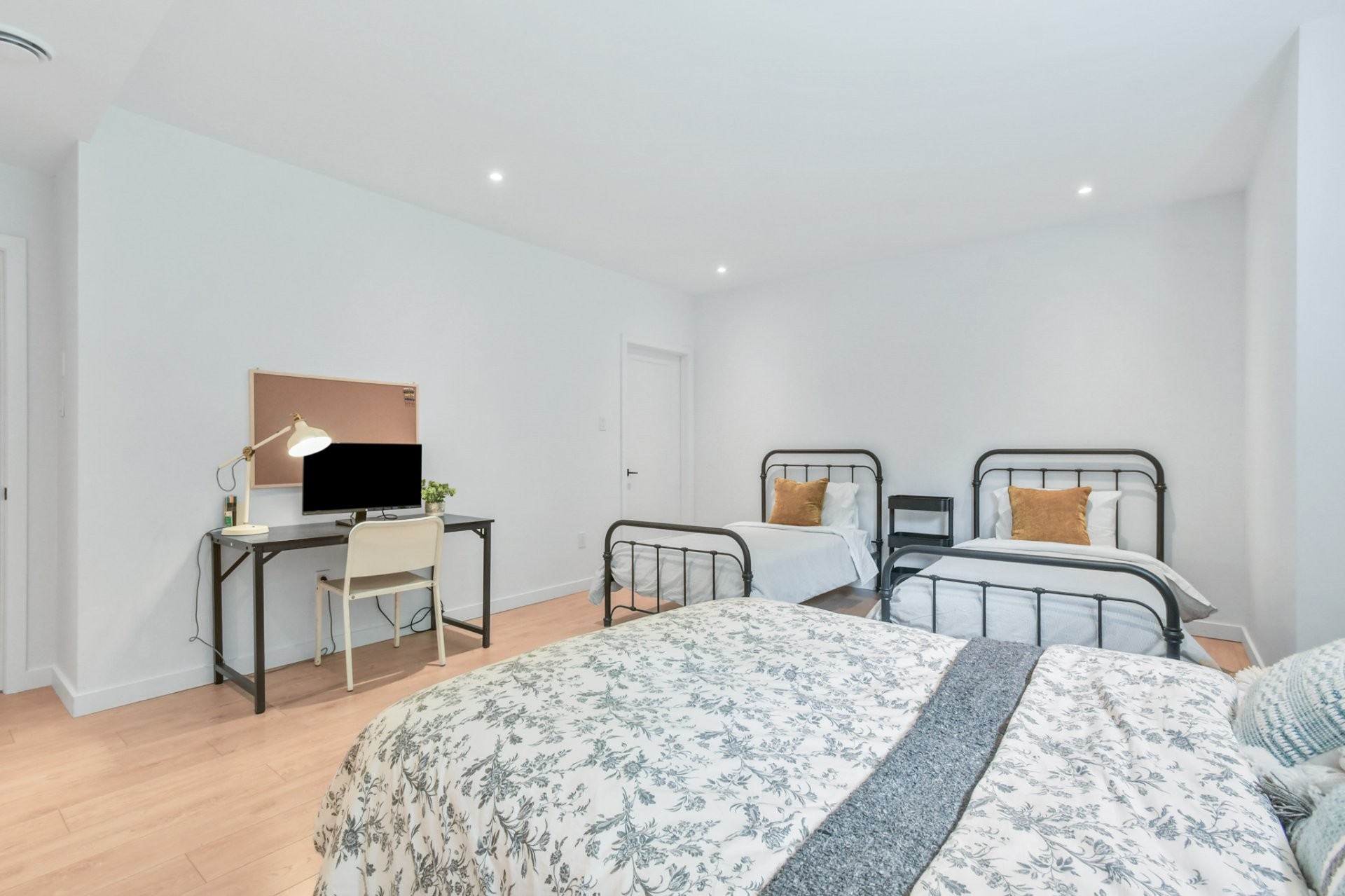 









7015


Ch. Marcil

,
Saint-Sauveur,




QC
J0R1R1

